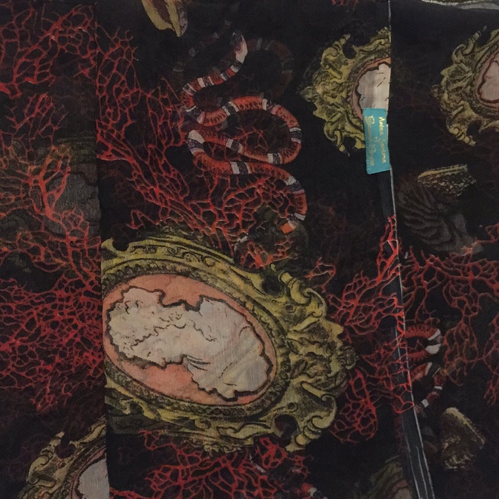 Antica Santoria by Giacomo Cinque wrap 47”x70”